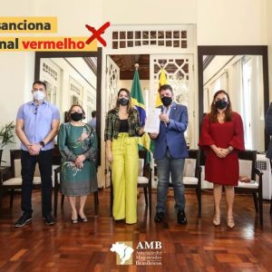 Agora é lei: governador Gladson Cameli sanciona Sinal Vermelho no Acre